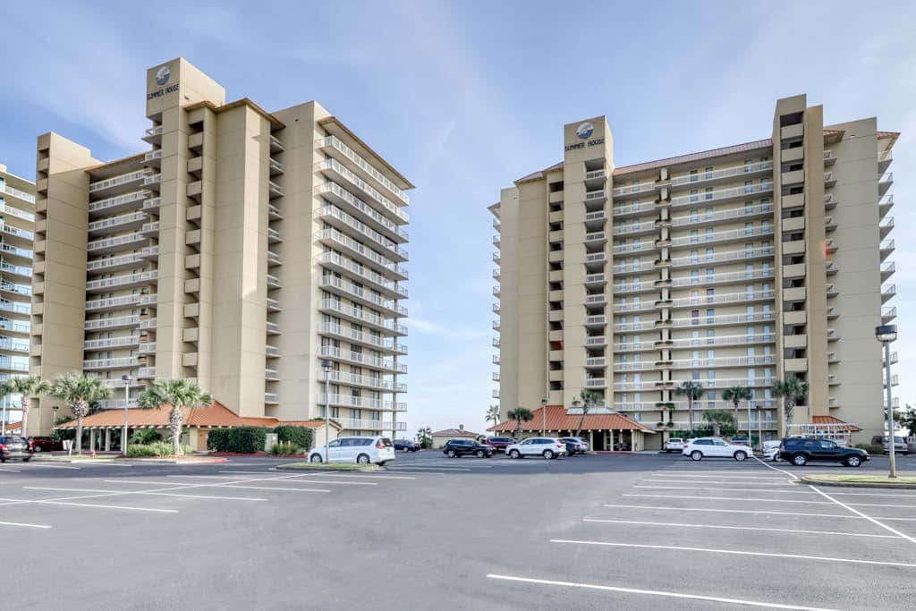 Waterfront condo with pools, a hot tub & tennis - snowbird-friendly