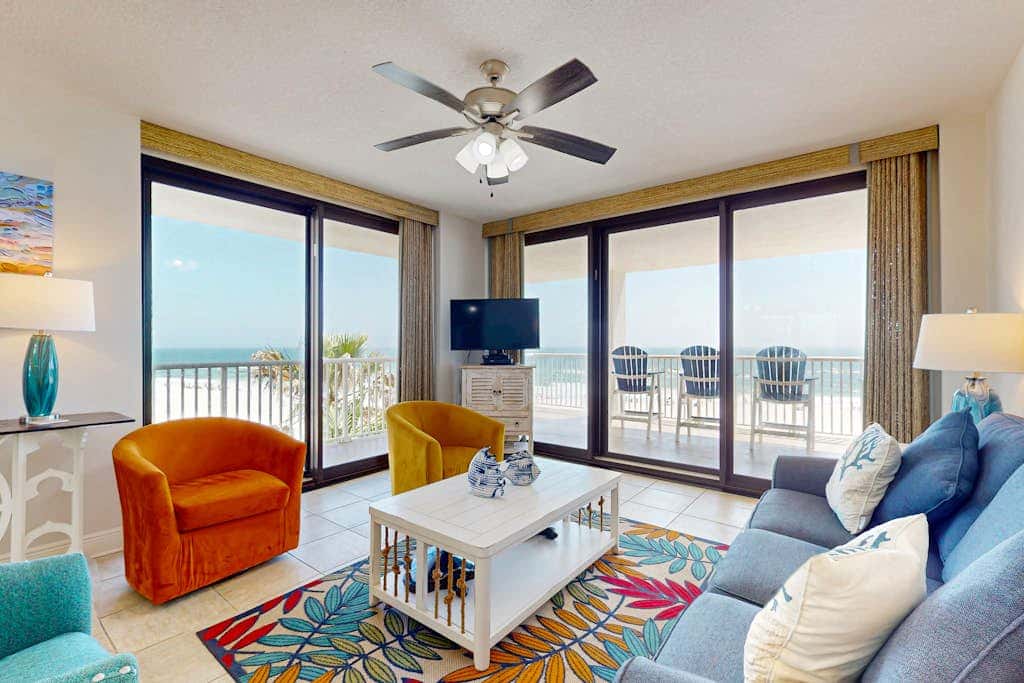 Waterfront condo with pools, a hot tub & tennis - snowbird-friendly
