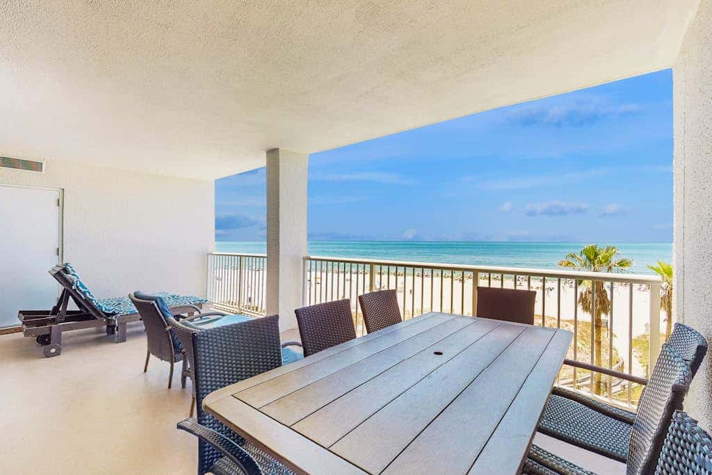 Gulf front condo with a shared hot tub, pools, tennis - snowbirds welcome
