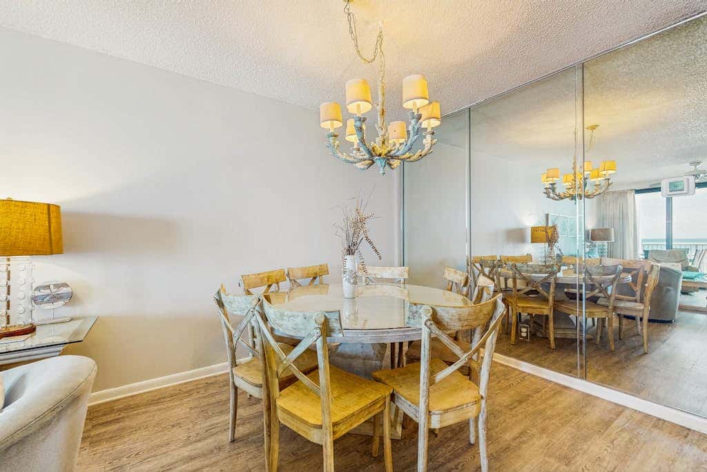 Gulf front condo with a shared hot tub, pools, tennis - snowbirds welcome