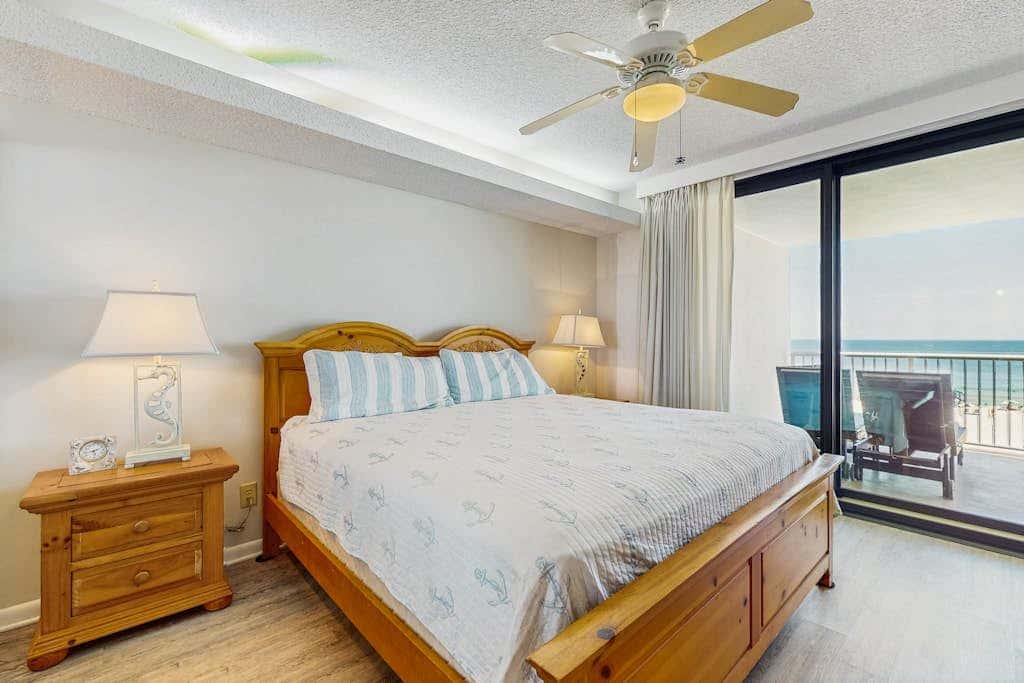 Gulf front condo with a shared hot tub, pools, tennis - snowbirds welcome