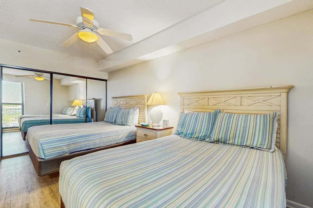 Gulf front condo with a shared hot tub, pools, tennis - snowbirds welcome
