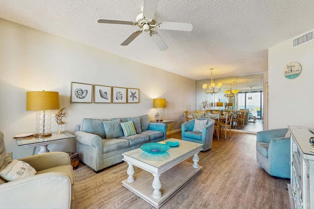 Gulf front condo with a shared hot tub, pools, tennis - snowbirds welcome