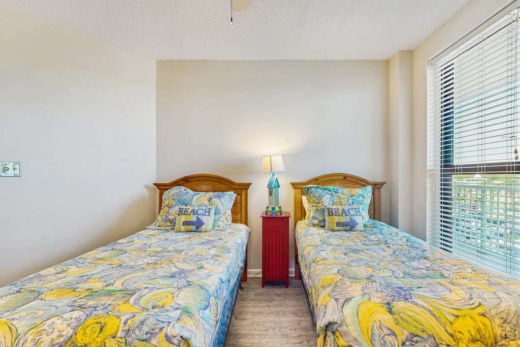 Gulf front condo with a shared hot tub, pools, tennis - snowbirds welcome
