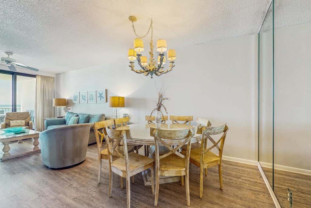 Gulf front condo with a shared hot tub, pools, tennis - snowbirds welcome