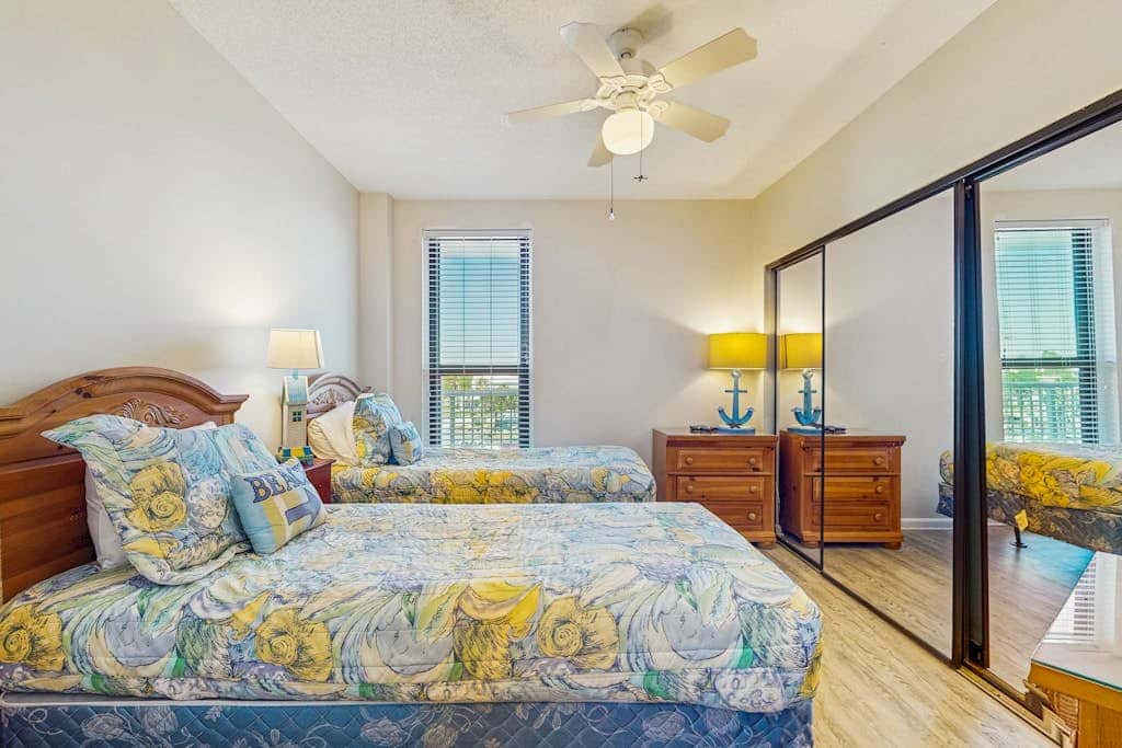 Gulf front condo with a shared hot tub, pools, tennis - snowbirds welcome