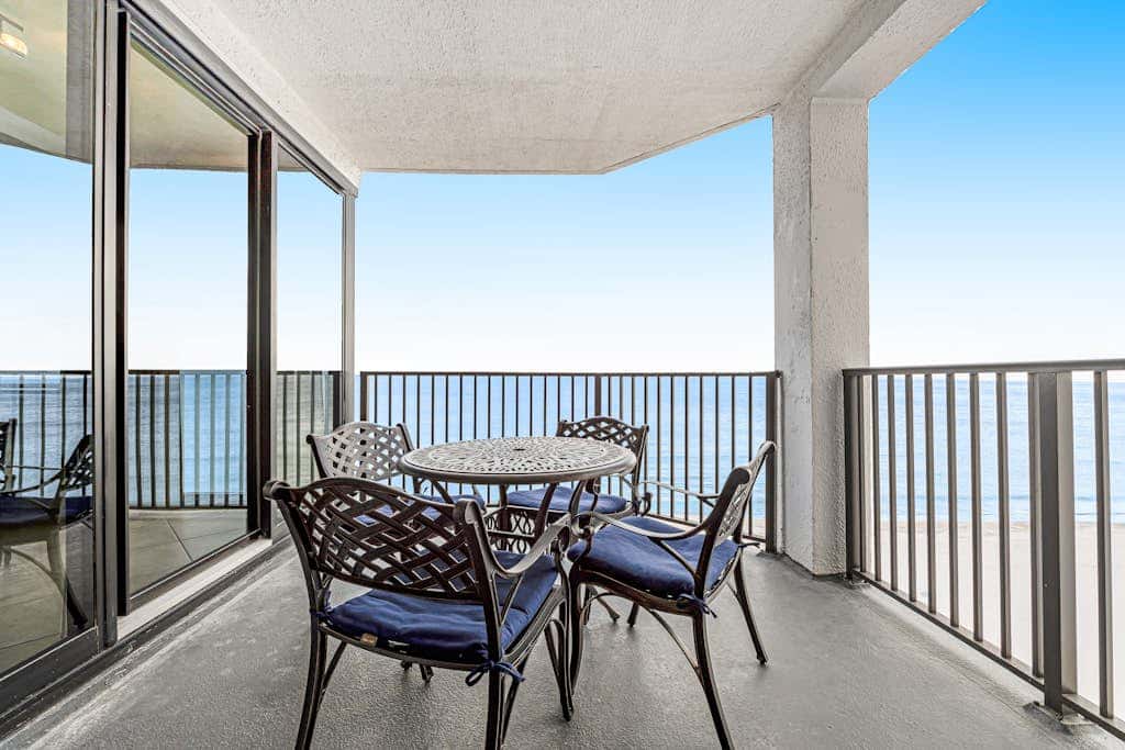 Gulf-front 6th-floor condo with beach access, balcony, pool, hot tub, sauna, full kitchen, & washer/dryer