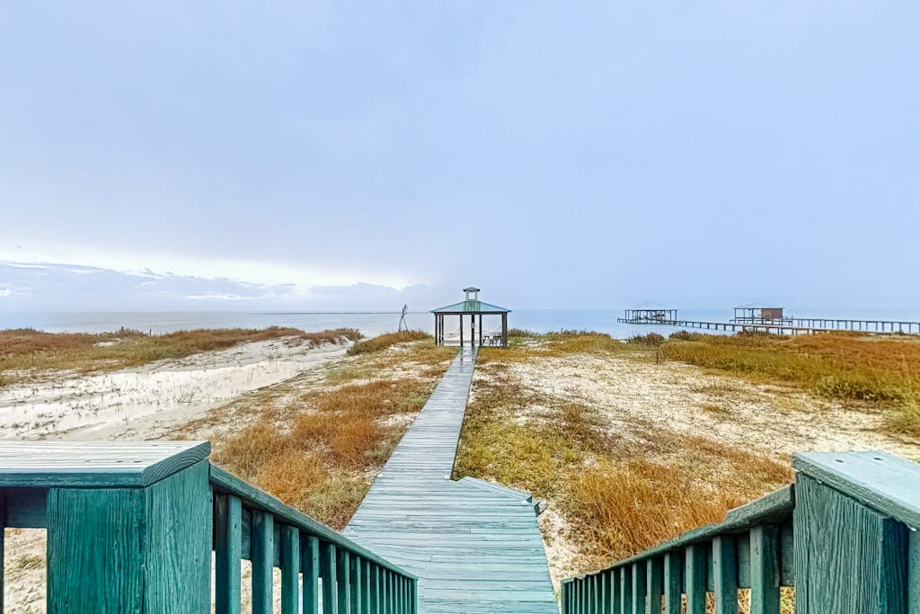 Bayfront home with wraparound deck & great water views - dog-friendly
