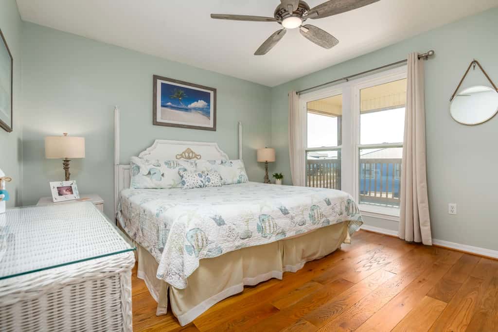 Dog-friendly seaside home with WiFi, deck, amazing views, minutes from beach