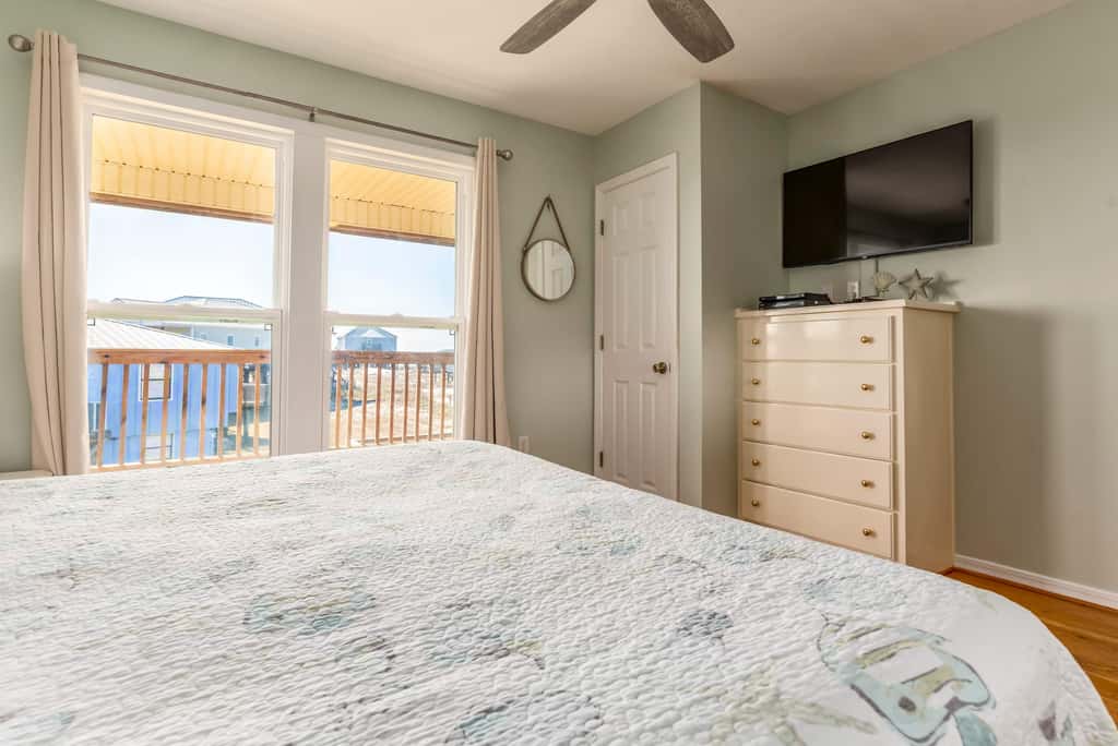 Dog-friendly seaside home with WiFi, deck, amazing views, minutes from beach