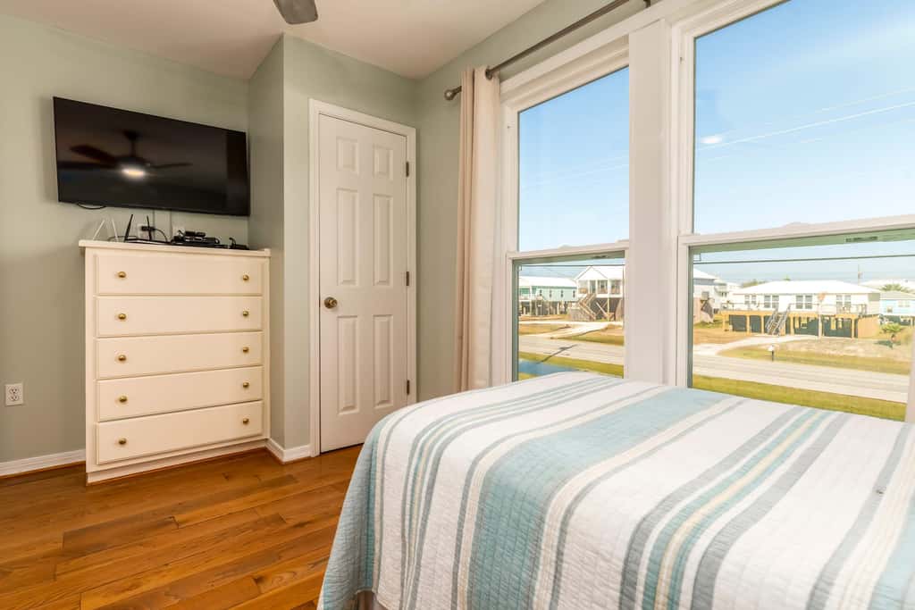 Dog-friendly seaside home with WiFi, deck, amazing views, minutes from beach