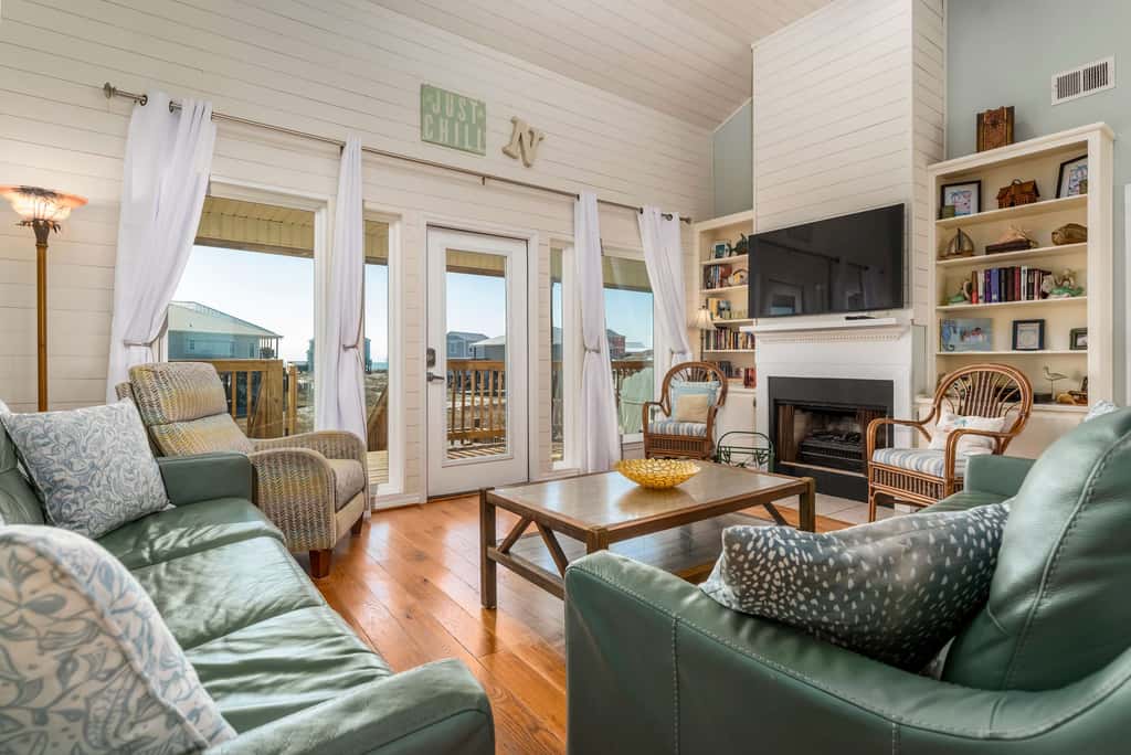 Dog-friendly seaside home with WiFi, deck, amazing views, minutes from beach