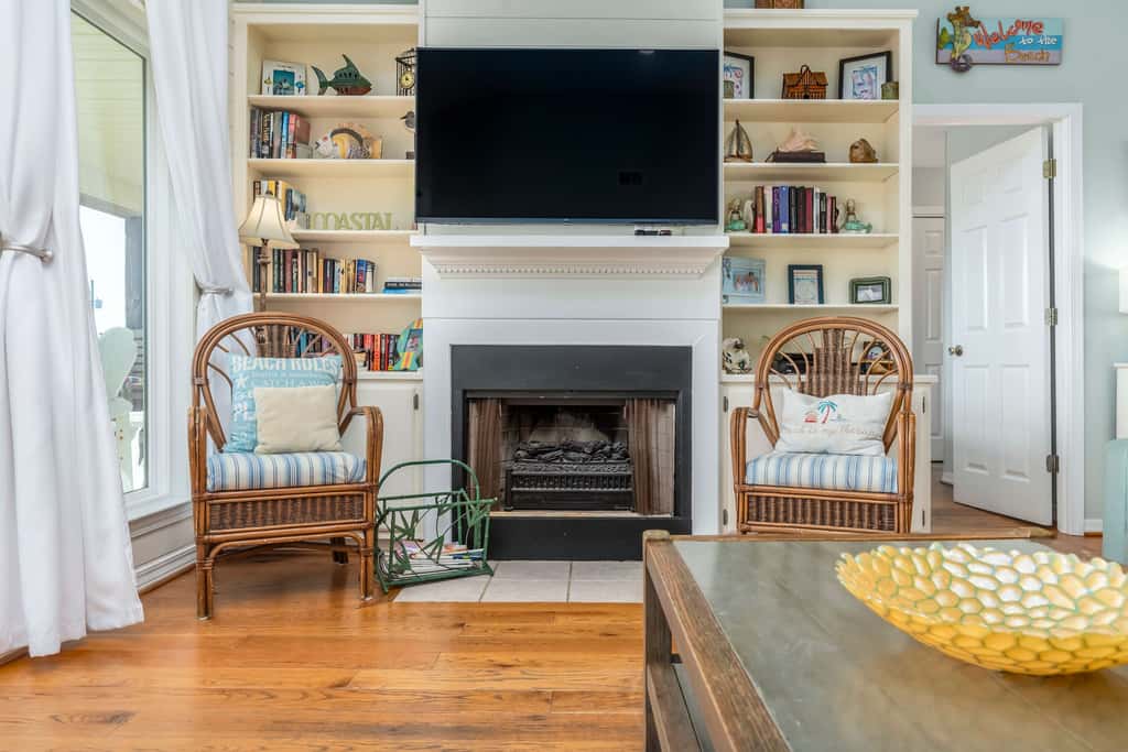 Dog-friendly seaside home with WiFi, deck, amazing views, minutes from beach