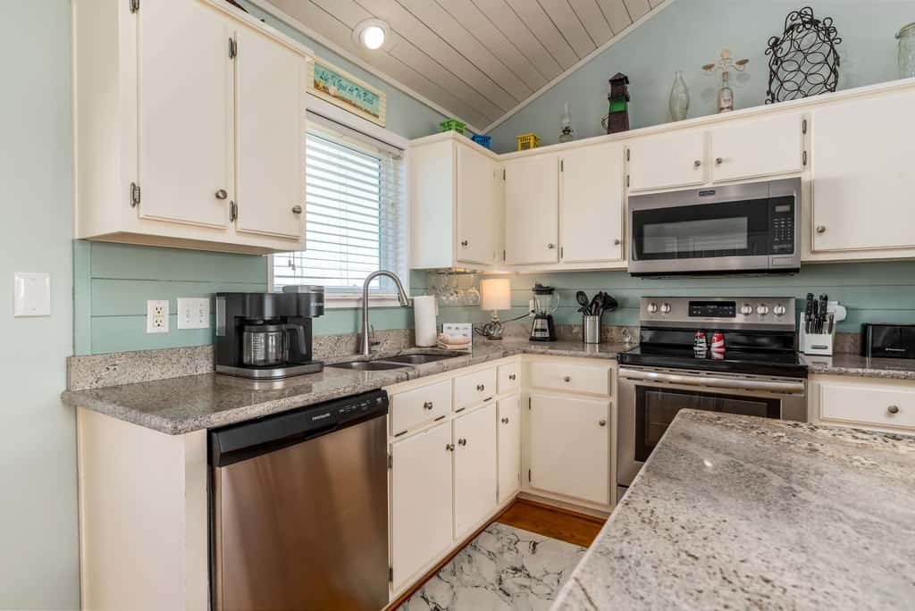 Dog-friendly seaside home with WiFi, deck, amazing views, minutes from beach