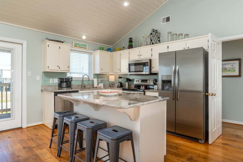 Dog-friendly seaside home with WiFi, deck, amazing views, minutes from beach