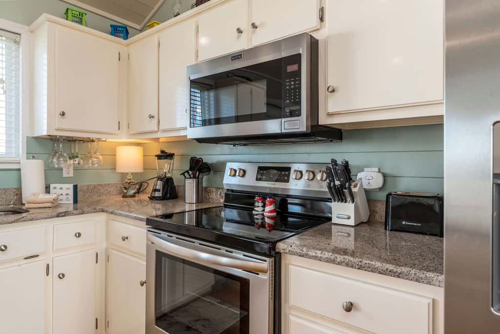 Dog-friendly seaside home with WiFi, deck, amazing views, minutes from beach