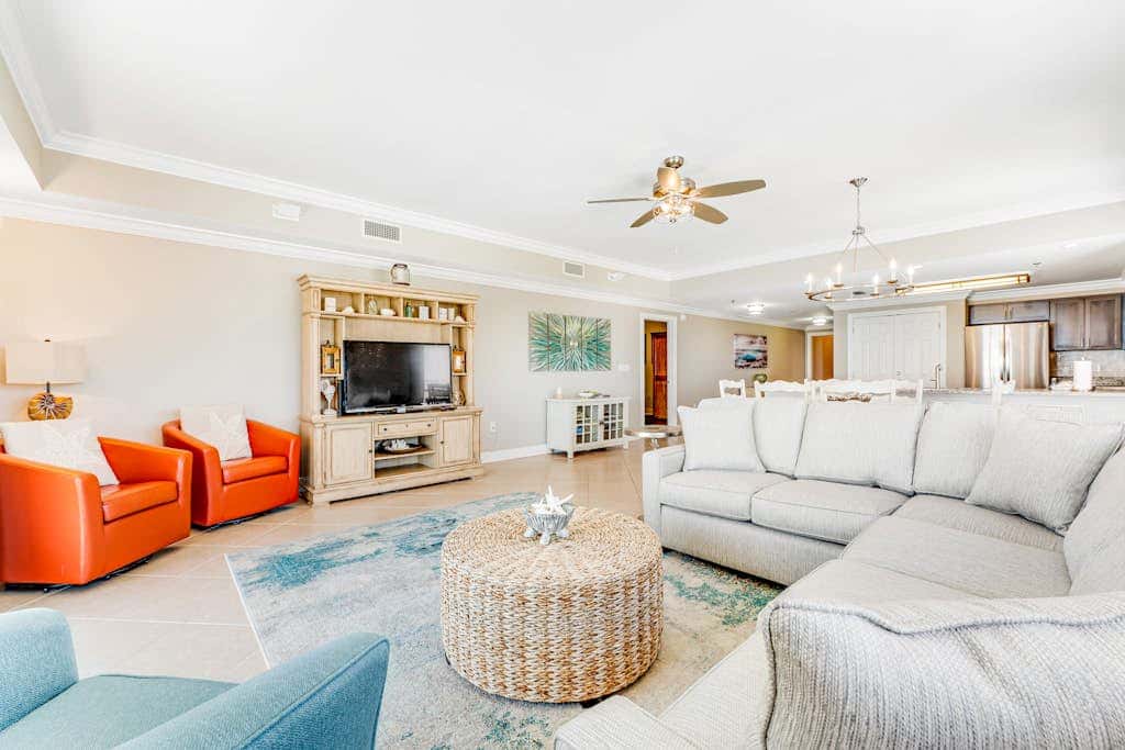 Stunning corner condo with, shared pools, hot tub, gym, beach access & balcony