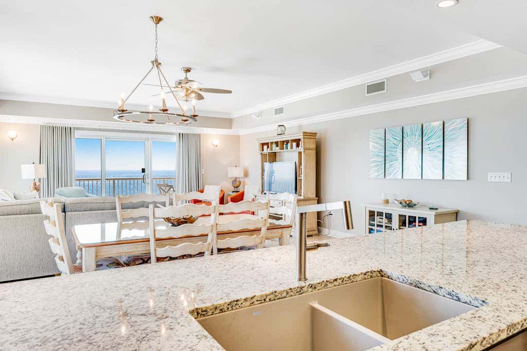Stunning corner condo with, shared pools, hot tub, gym, beach access & balcony
