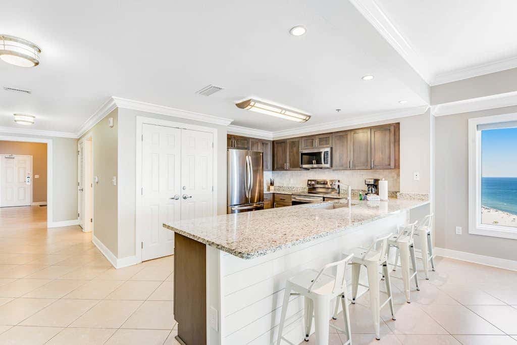 Stunning corner condo with, shared pools, hot tub, gym, beach access & balcony