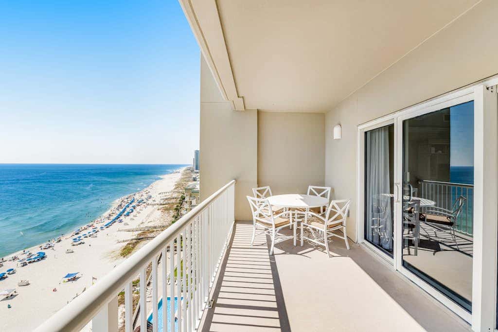 Stunning corner condo with, shared pools, hot tub, gym, beach access & balcony