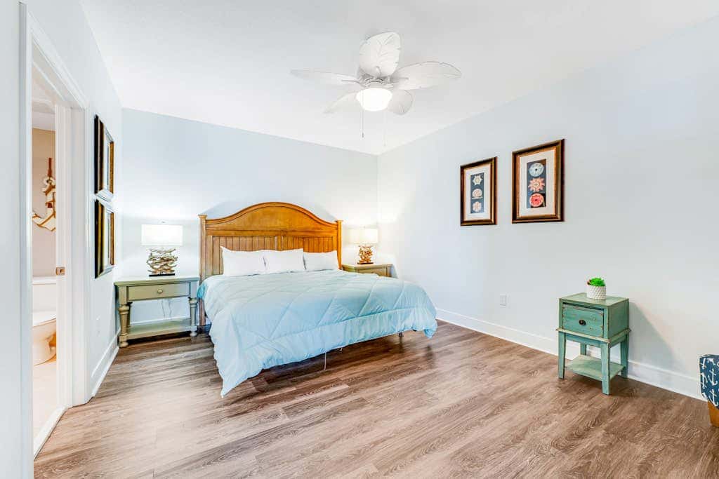 Stunning corner condo with, shared pools, hot tub, gym, beach access & balcony