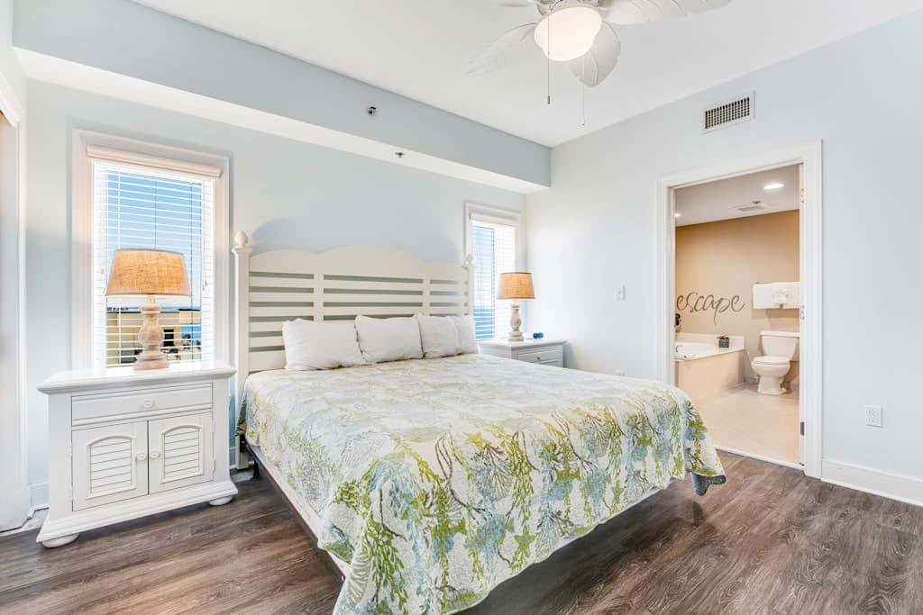Stunning corner condo with, shared pools, hot tub, gym, beach access & balcony