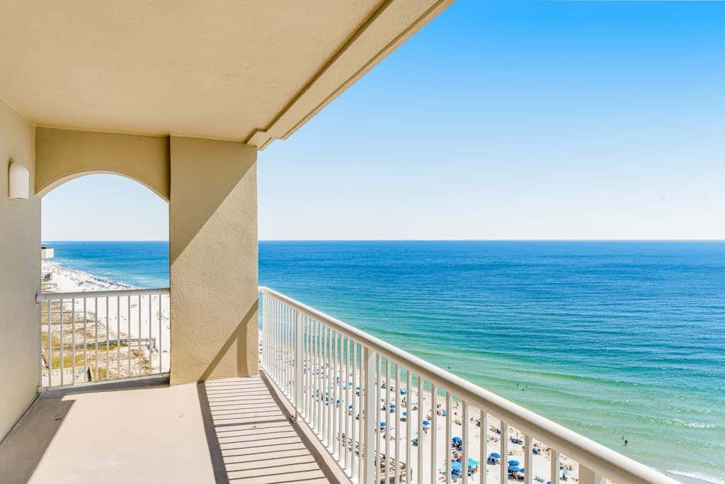 Stunning corner condo with, shared pools, hot tub, gym, beach access & balcony