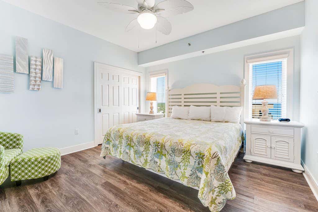 Stunning corner condo with, shared pools, hot tub, gym, beach access & balcony