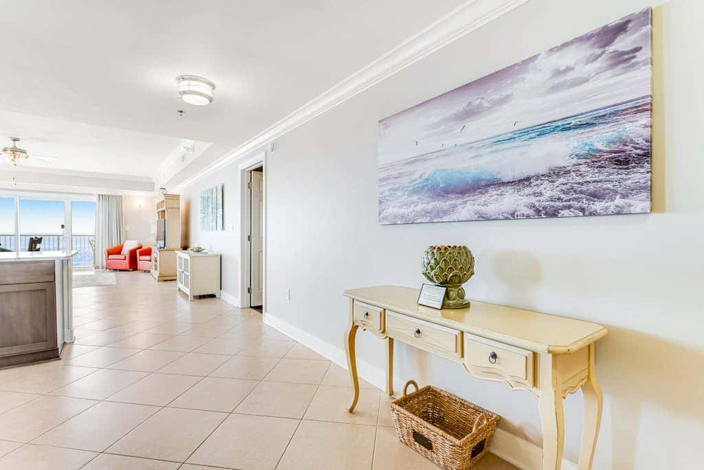Stunning corner condo with, shared pools, hot tub, gym, beach access & balcony