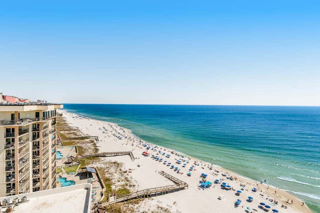 Stunning corner condo with, shared pools, hot tub, gym, beach access & balcony