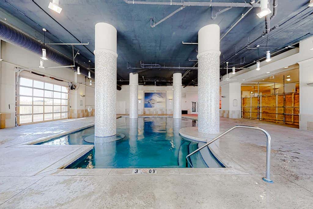 Stunning corner condo with, shared pools, hot tub, gym, beach access & balcony