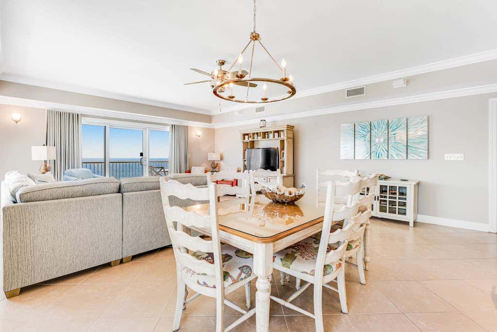 Stunning corner condo with, shared pools, hot tub, gym, beach access & balcony