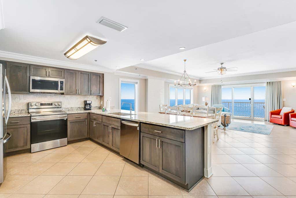 Stunning corner condo with, shared pools, hot tub, gym, beach access & balcony