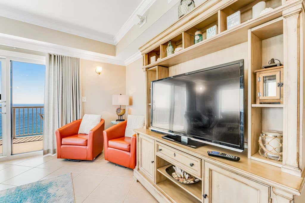 Stunning corner condo with, shared pools, hot tub, gym, beach access & balcony