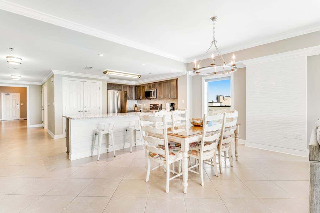 Stunning corner condo with, shared pools, hot tub, gym, beach access & balcony