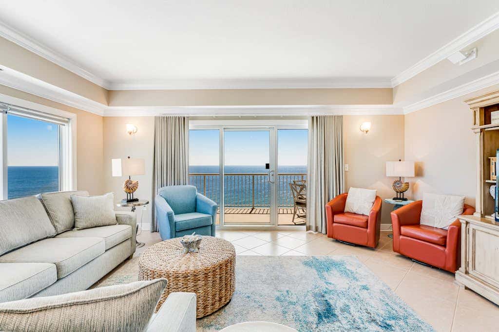 Stunning corner condo with, shared pools, hot tub, gym, beach access & balcony