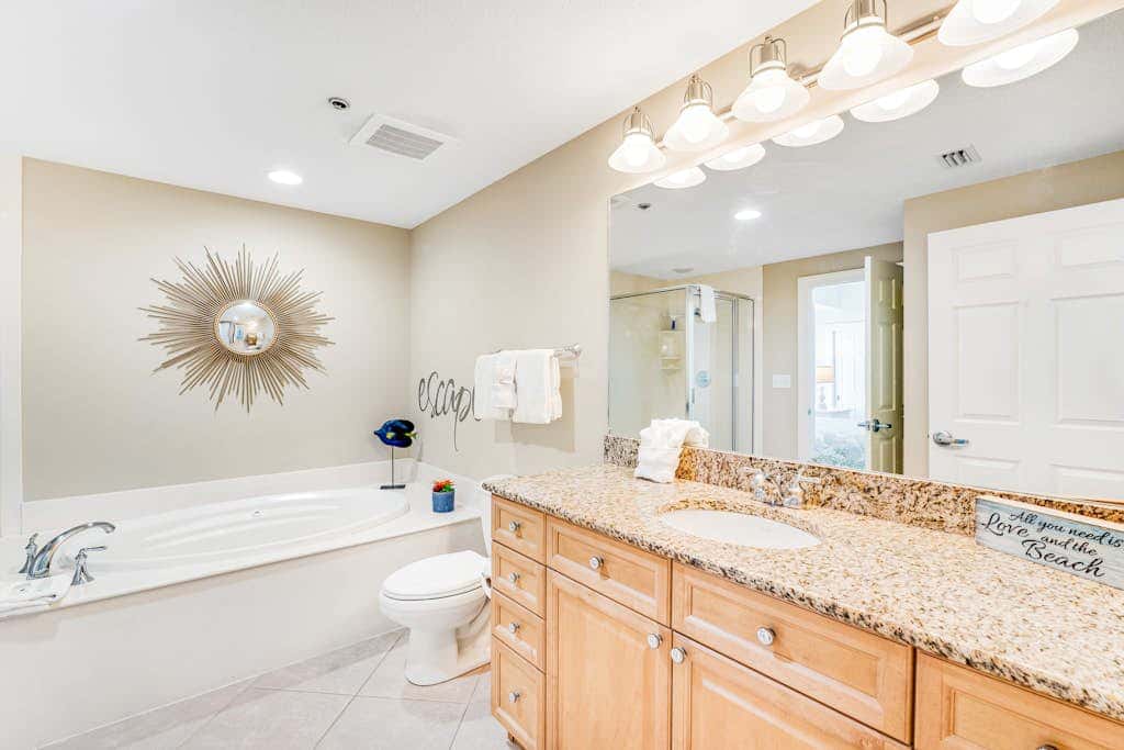 Stunning corner condo with, shared pools, hot tub, gym, beach access & balcony