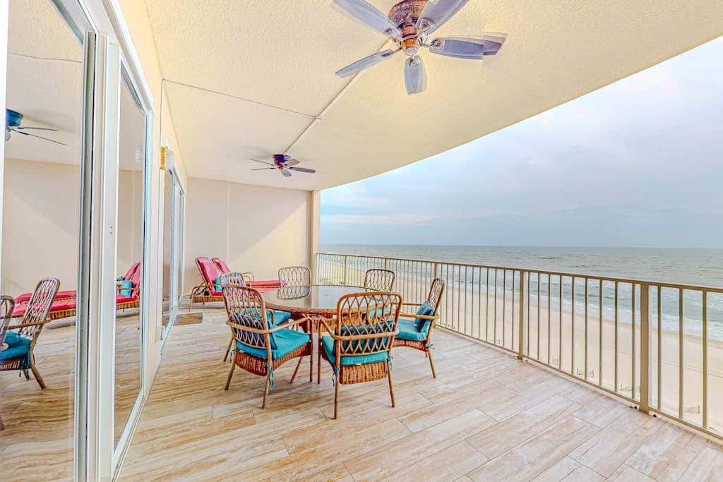 Gulf-front, 6th-floor condo with pools, hot tubs, sauna, gym & beach access