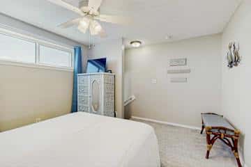 Gulf front condo with onsite snack bar, three shared pools, and internet
