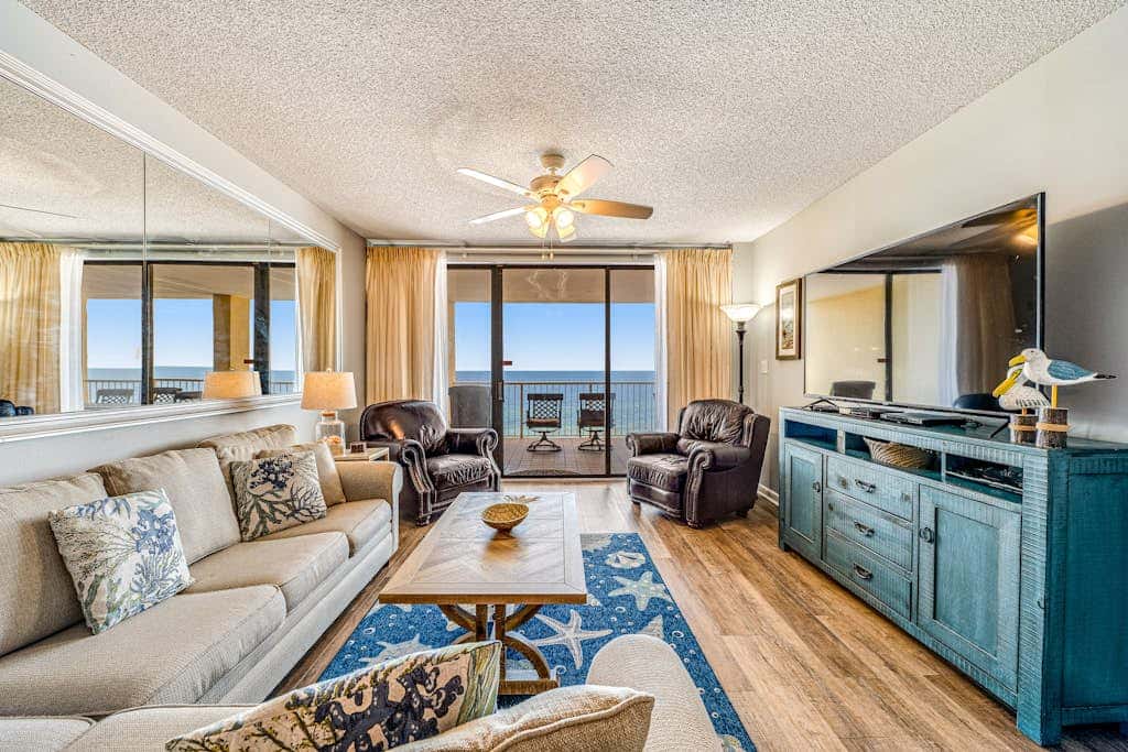 Beautiful condo in beachfront resort with pool & stunning Gulf views