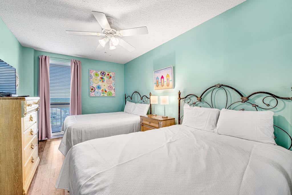 Beautiful condo in beachfront resort with pool & stunning Gulf views