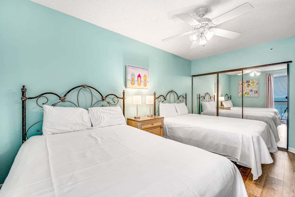 Beautiful condo in beachfront resort with pool & stunning Gulf views