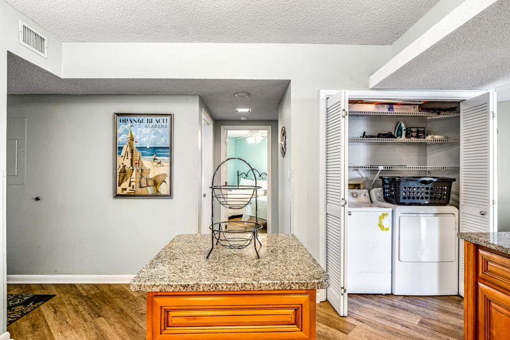Beautiful condo in beachfront resort with pool & stunning Gulf views