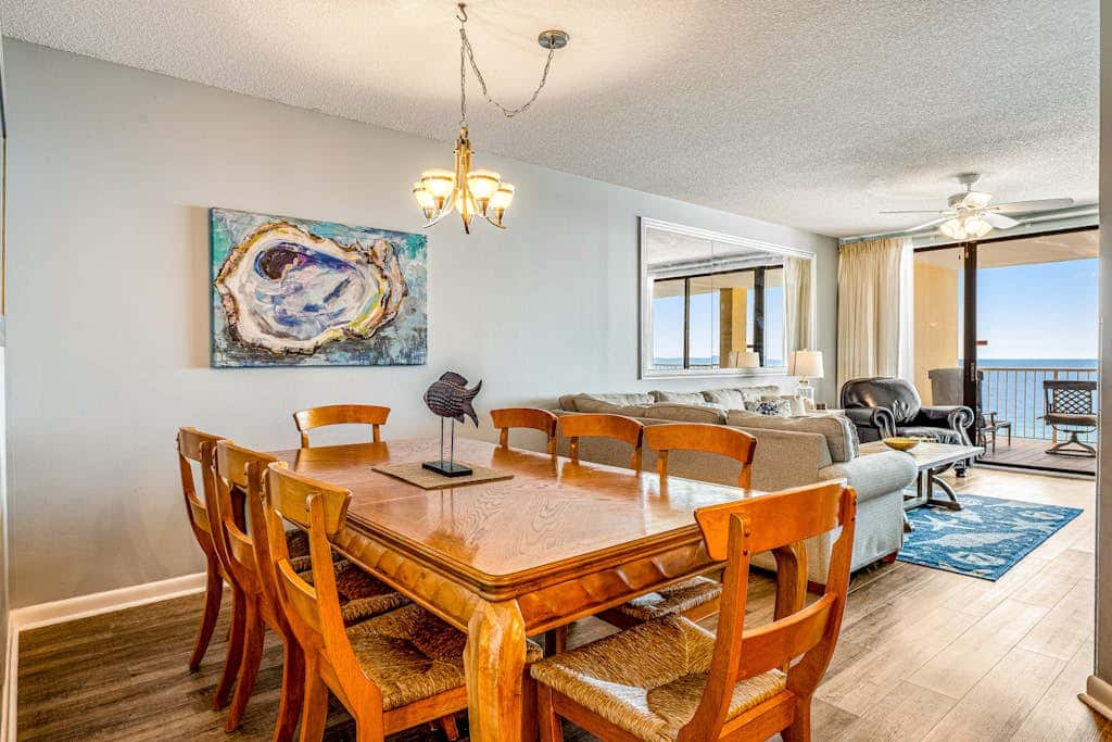 Beautiful condo in beachfront resort with pool & stunning Gulf views