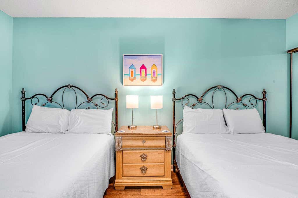 Beautiful condo in beachfront resort with pool & stunning Gulf views
