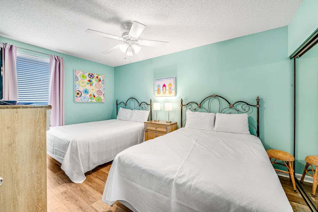 Beautiful condo in beachfront resort with pool & stunning Gulf views