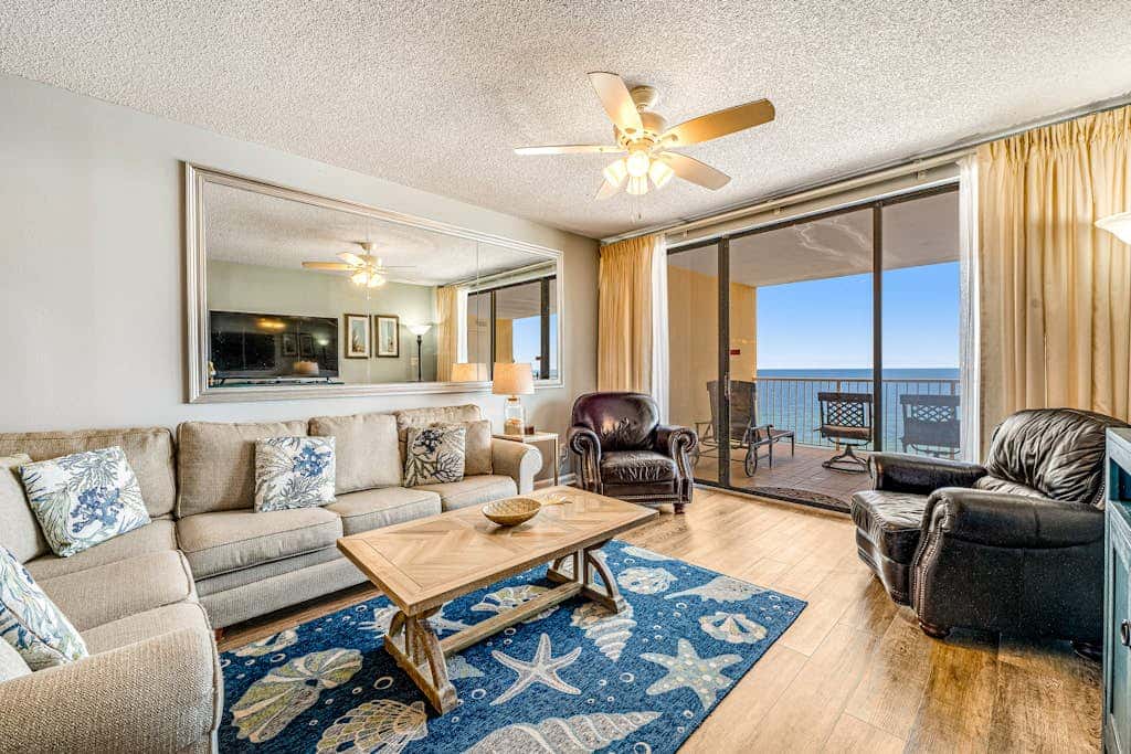 Beautiful condo in beachfront resort with pool & stunning Gulf views