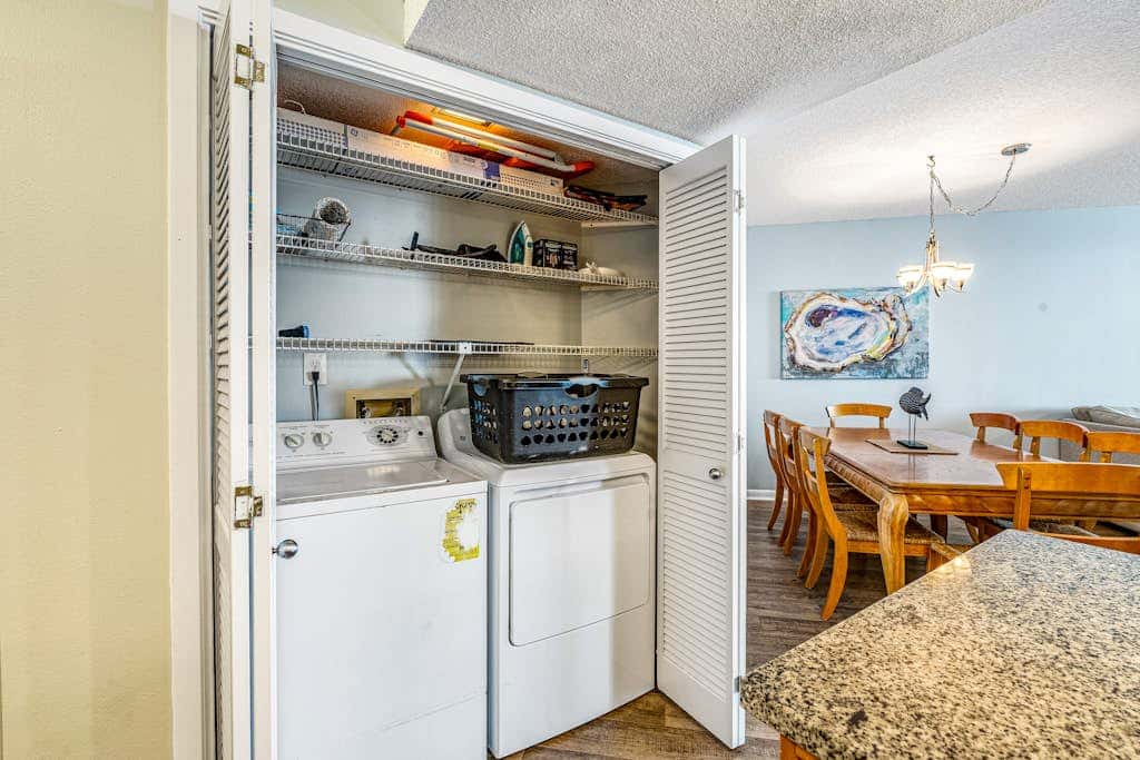Beautiful condo in beachfront resort with pool & stunning Gulf views