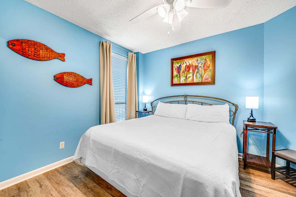 Beautiful condo in beachfront resort with pool & stunning Gulf views