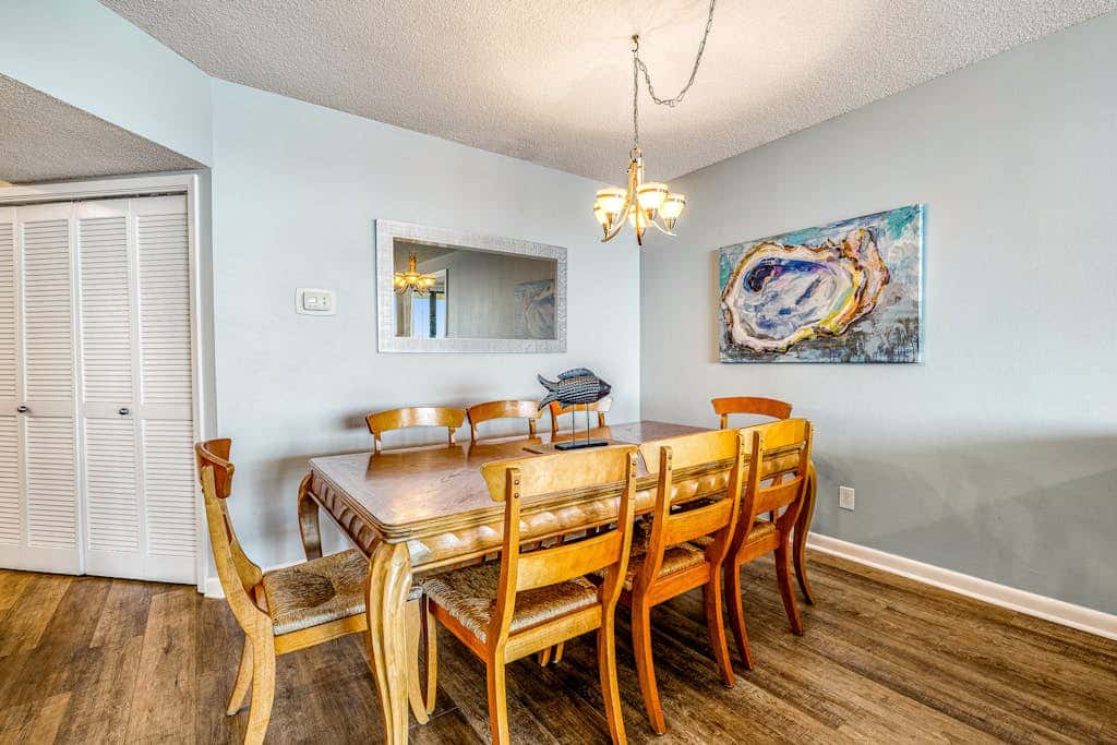 Beautiful condo in beachfront resort with pool & stunning Gulf views